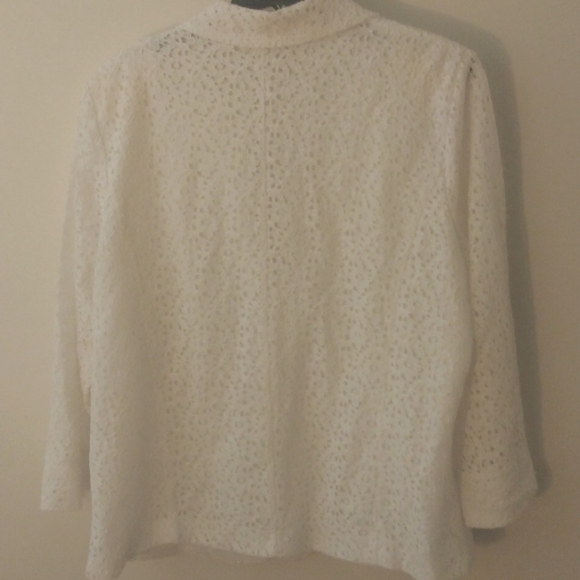 White lace blazer.  Signature collection by Vicki Wayne. Very stylish - Picture 5 of 10